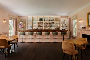Cocktail bar