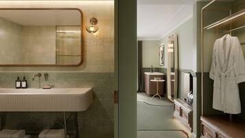 Zimmer, Gartenblick | Badezimmer | Haartrockner, Hausschuhe, Handtücher