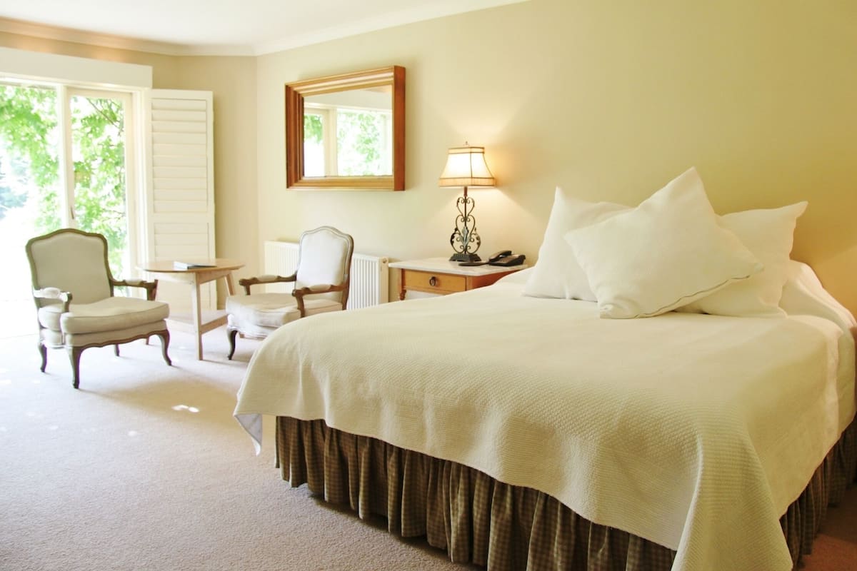 Room, Garden View | Iron/ironing board, cots/infant beds, rollaway beds, free WiFi