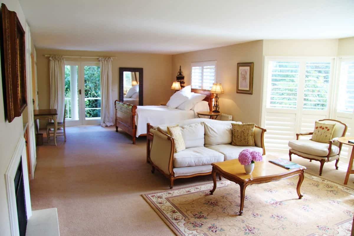 Forest Suite | Iron/ironing board, cots/infant beds, rollaway beds, free WiFi