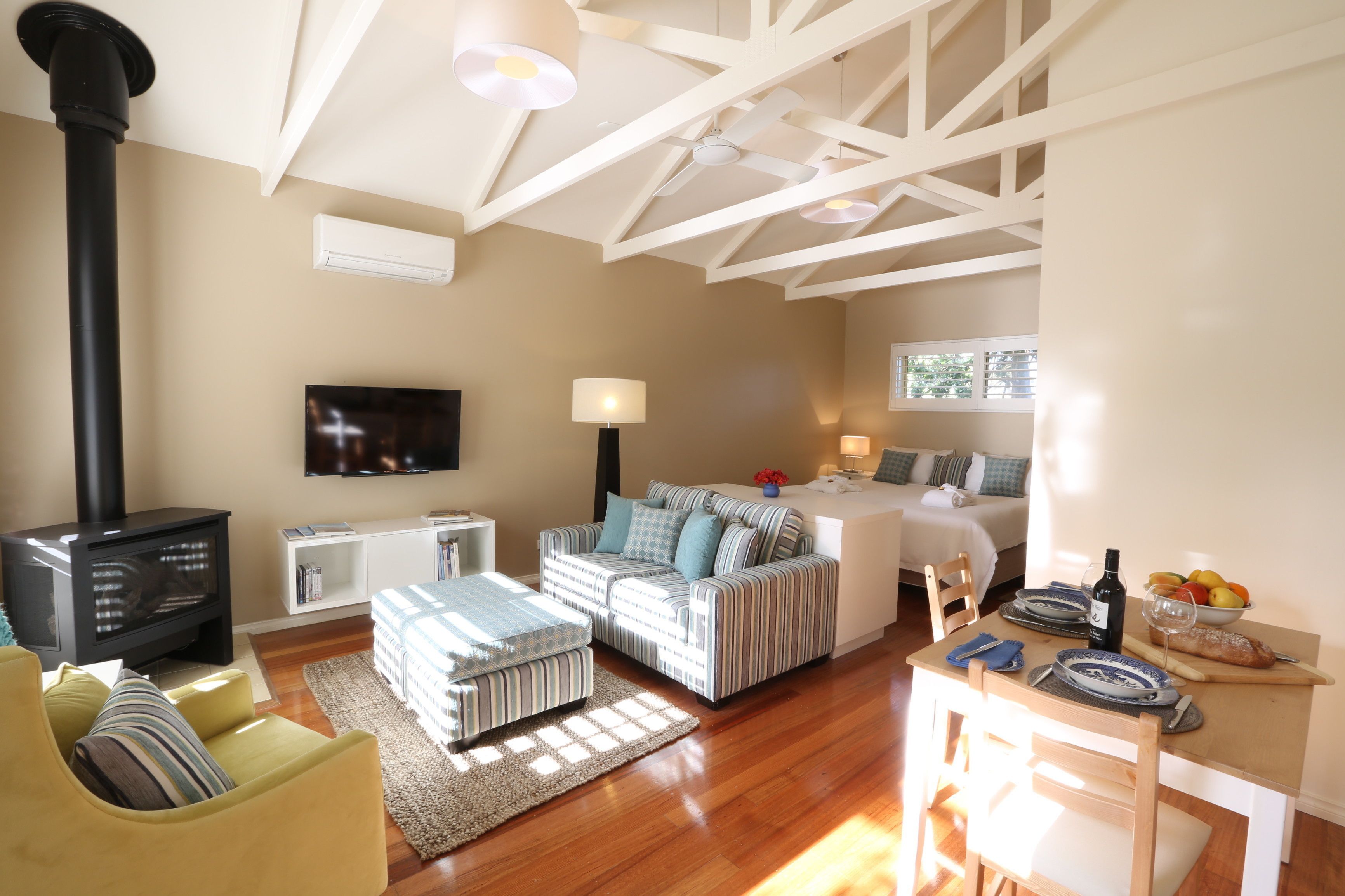 Luxury Spa Cottage - Driftwood | Living area | TV