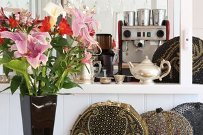 Se ofrece un desayuno completo todos los días (por un coste adicional)