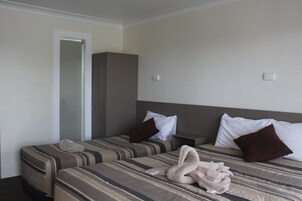 Camera Deluxe, non fumatori, angolo cottura (Deluxe Twin) | Ferro/asse da stiro, Wi-Fi gratuito, lenzuola