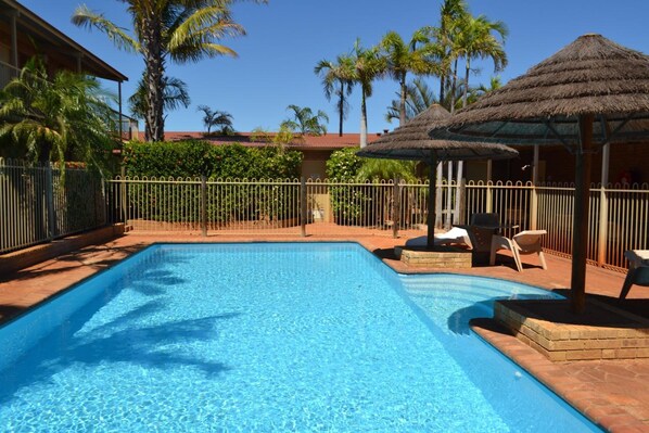 Outdoor pool - The Lodge Motel (South Hedland)