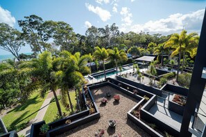 Apartment, 3 Bedrooms, Hot Tub | Individually decorated, individually furnished, blackout drapes