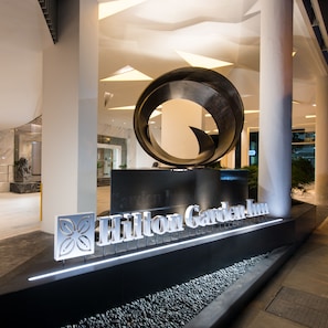Property entrance - Hilton Garden Inn Singapore Serangoon (Singapore)