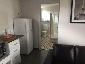 Habitación familiar, para no fumadores | Cortinas blackout, insonorización, wifi gratis y ropa de cama 