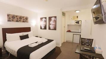 Standard Room, Non Smoking (Queen Room) | Blackout curtains, soundproofing, free WiFi, bed sheets