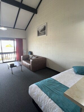 Lake View Two-bedroom Apartment | Living area - Mountain View Motel, Taupo (Taupo)