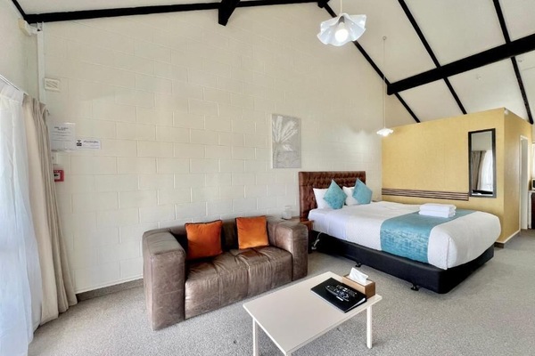 Studio With Balcony | Iron/ironing board, free WiFi, bed sheets