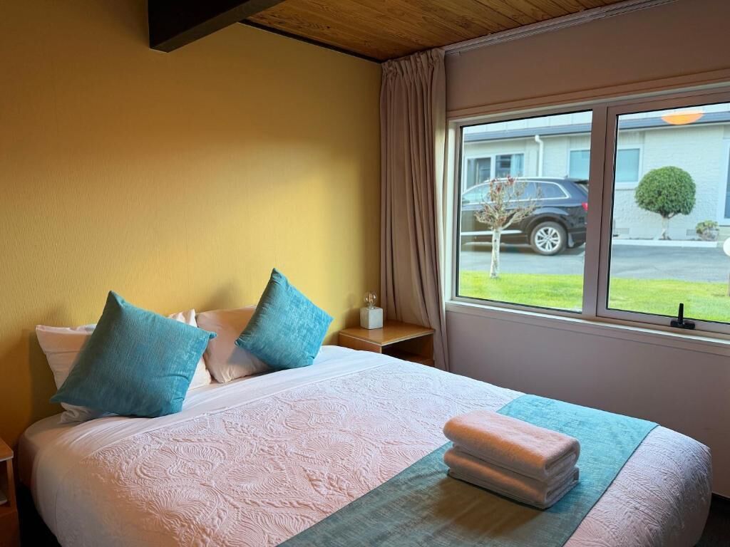 Lake View Two-bedroom Apartment