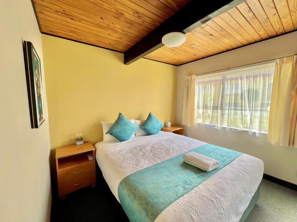 Lake View Two-bedroom Apartment