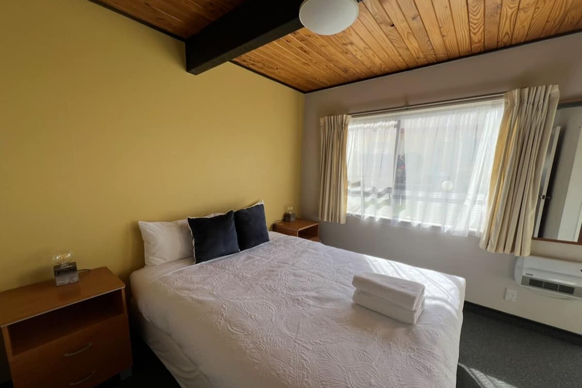 Suite Standar, 2 kamar tidur, Bebas Asap Rokok (2 Storey 7pax) | 1 kamar tidur, setrika/meja setrika, Wi-Fi gratis, dan seprai linen