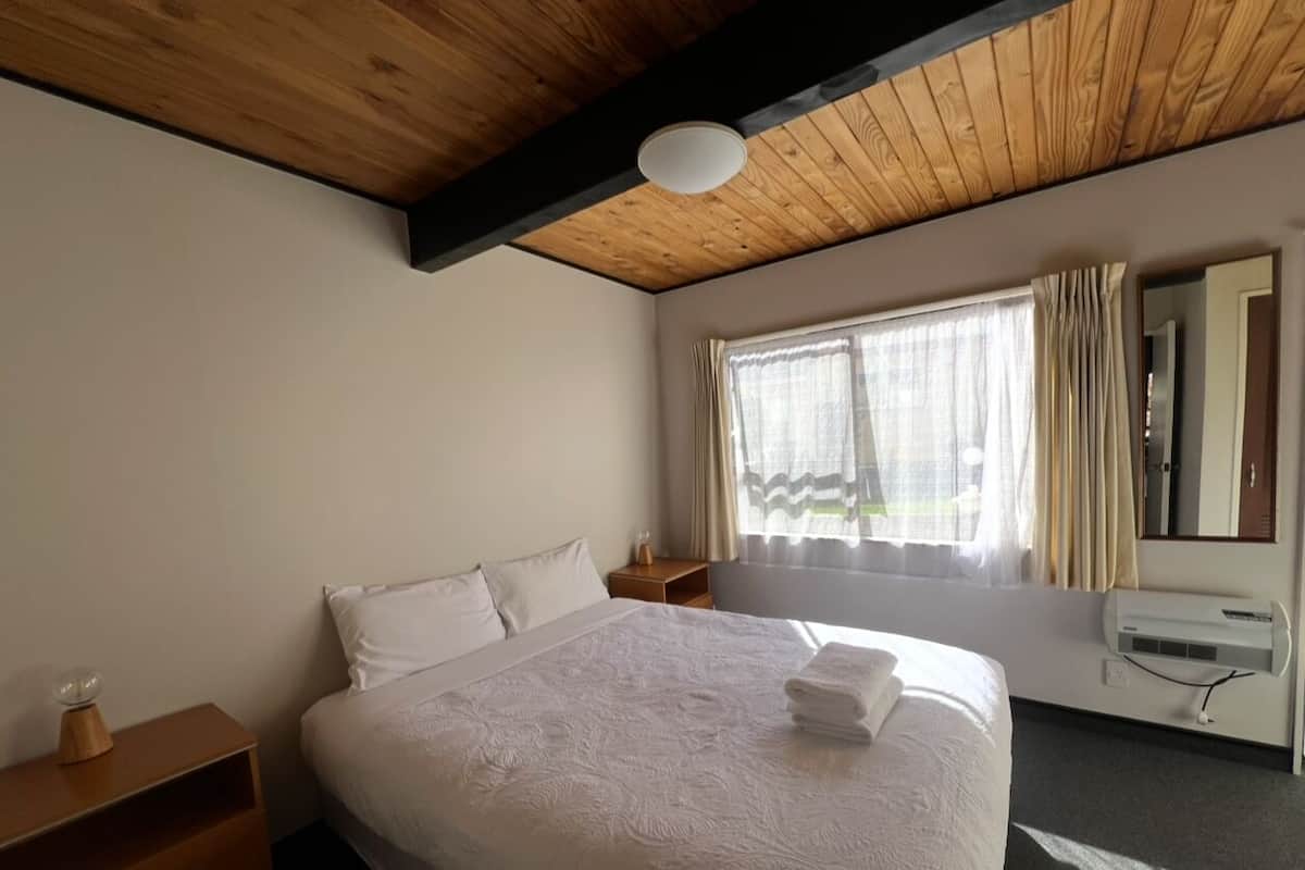 Suite Keluarga | 1 kamar tidur, setrika/meja setrika, Wi-Fi gratis, dan seprai linen