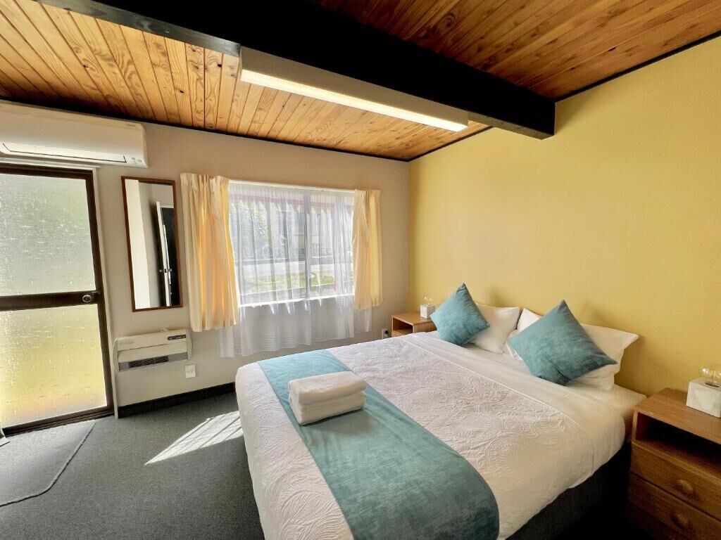 Mountain View Two-bedroom Apartment