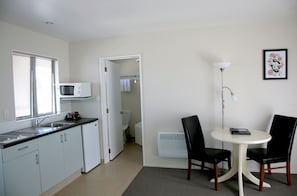 Studio Superior - icke-rökare - pentry (SUPERIOR SPA BATH STUDIO) | Eget pentry | Kylskåp, mikrovågsugn och kaffe- och tebryggare