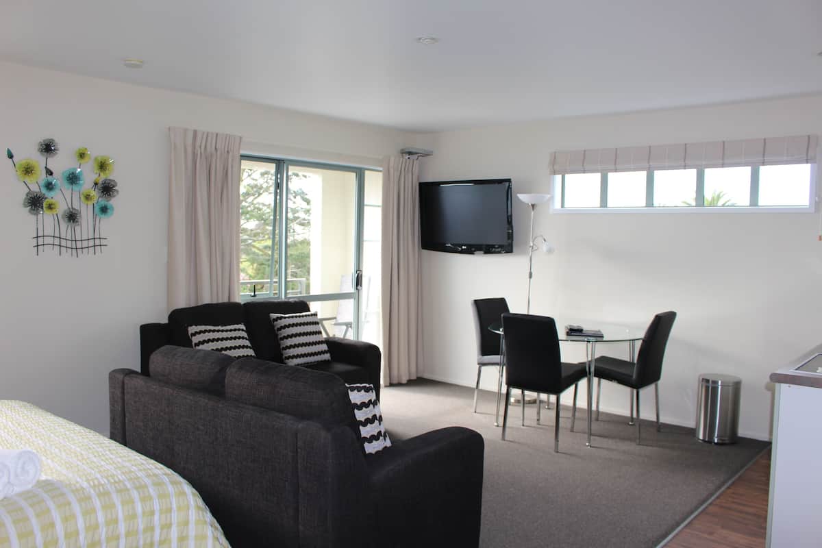 Suite estándar, 1 habitación, para no fumadores, cocineta (SPA BATH 1ST FL) | Ropa de cama de alta calidad y insonorización
