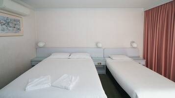 Tallelokero huoneessa, ilmainen Wi-Fi, vuodevaatteet