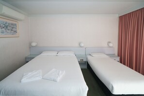 Zimmersafe, kostenloses WLAN, Bettwäsche