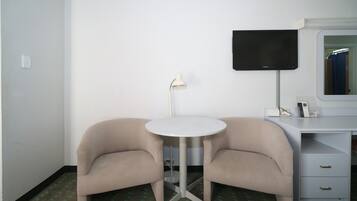 In-room safe, free WiFi, bed sheets