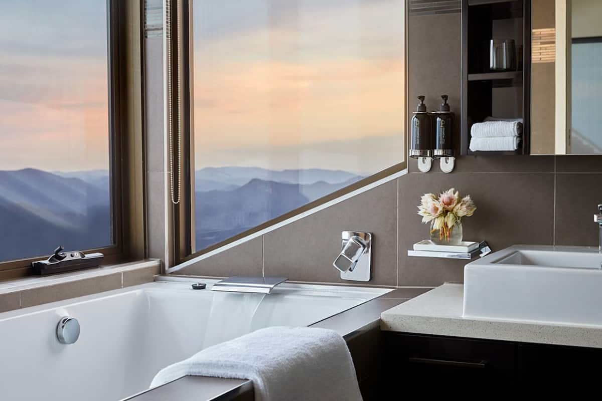 breathtaker suite | bathroom | free toiletries, hair dryer, towels
