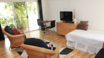 Superior Studio Suite, 1 Queen Bed, Kitchenette, Pool View | Premium bedding, pillowtop beds, individually decorated