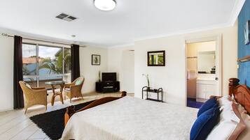 Superior Studio Suite, 1 Queen Bed, Kitchenette, Pool View | Premium bedding, pillow-top beds, individually decorated