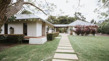 Bagian depan properti