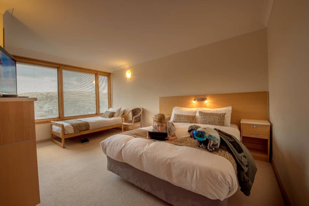 standard room, non smoking | cots/infant beds, bed sheets