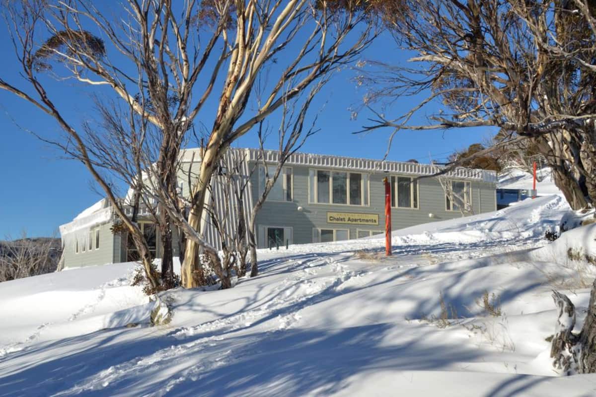 Cots/infant beds, bed sheets