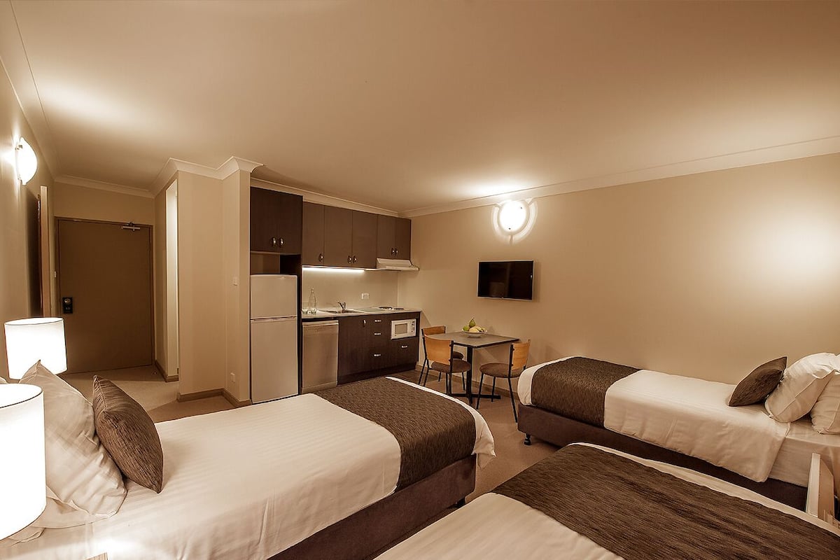 standard studio, non smoking, kitchenette | cots/infant beds, bed sheets