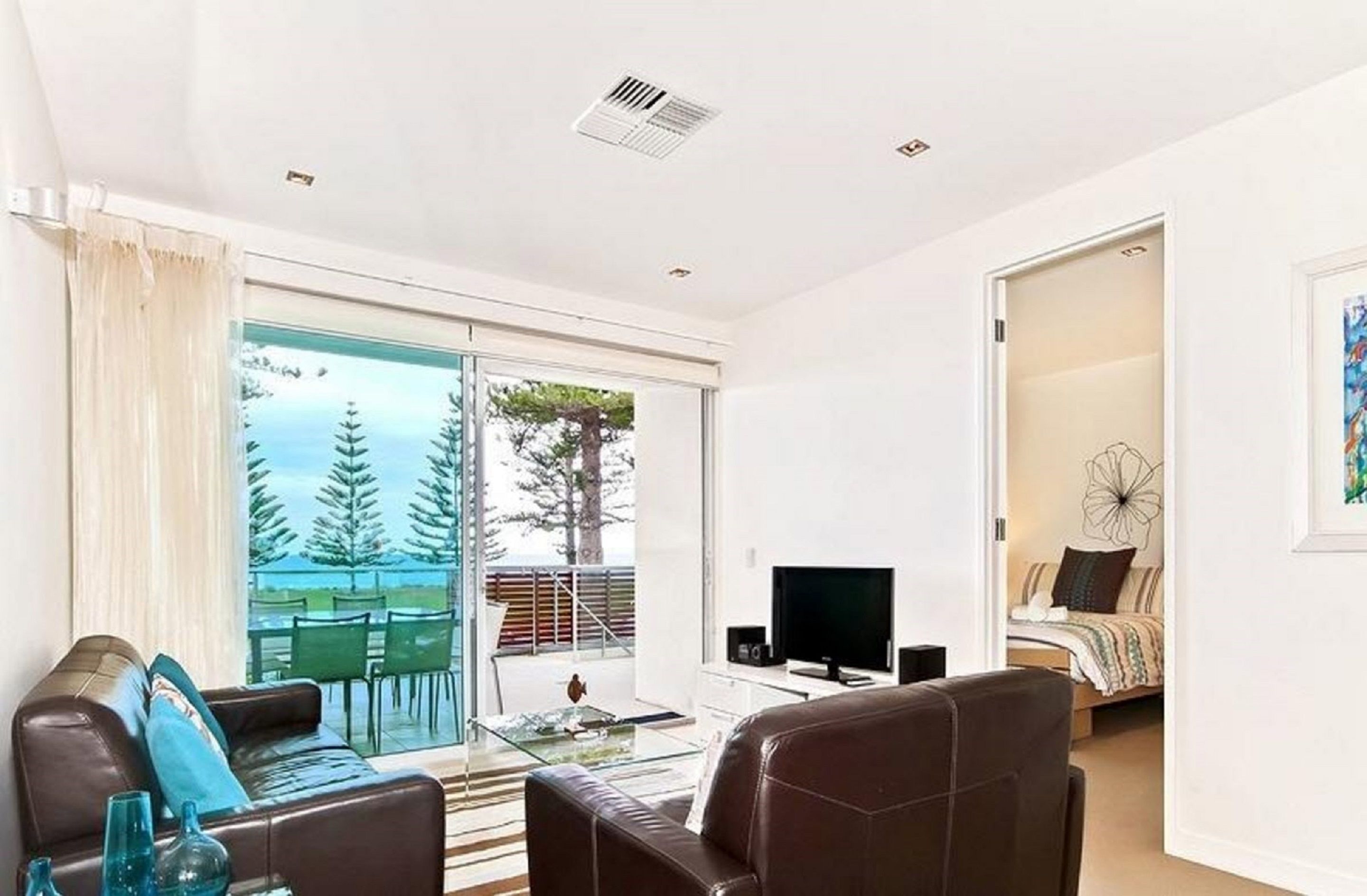 Standard Apartment, 3 Bedrooms | Desk, iron/ironing board