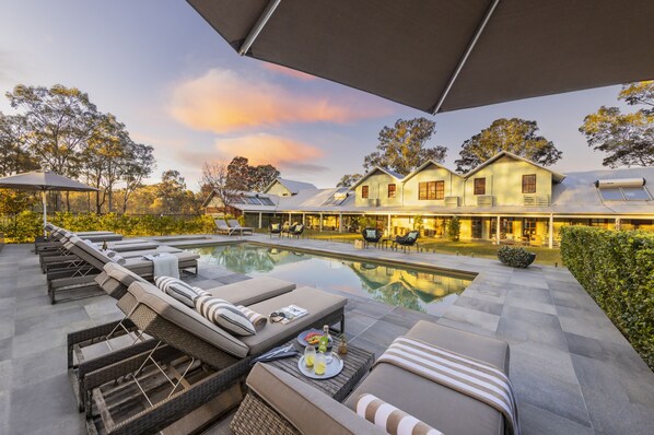 Outdoor pool, sun loungers - Spicers Vineyards Estate (Pokolbin)