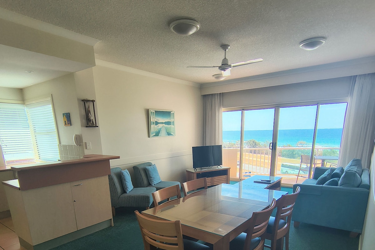 Apartamento básico | Zona de estar | Una televisión de pantalla plana