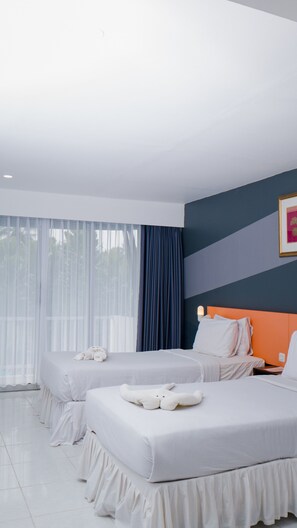 Superior Pool | Minibar, skrivbord, arbetsyta för laptop och gratis wi-fi
