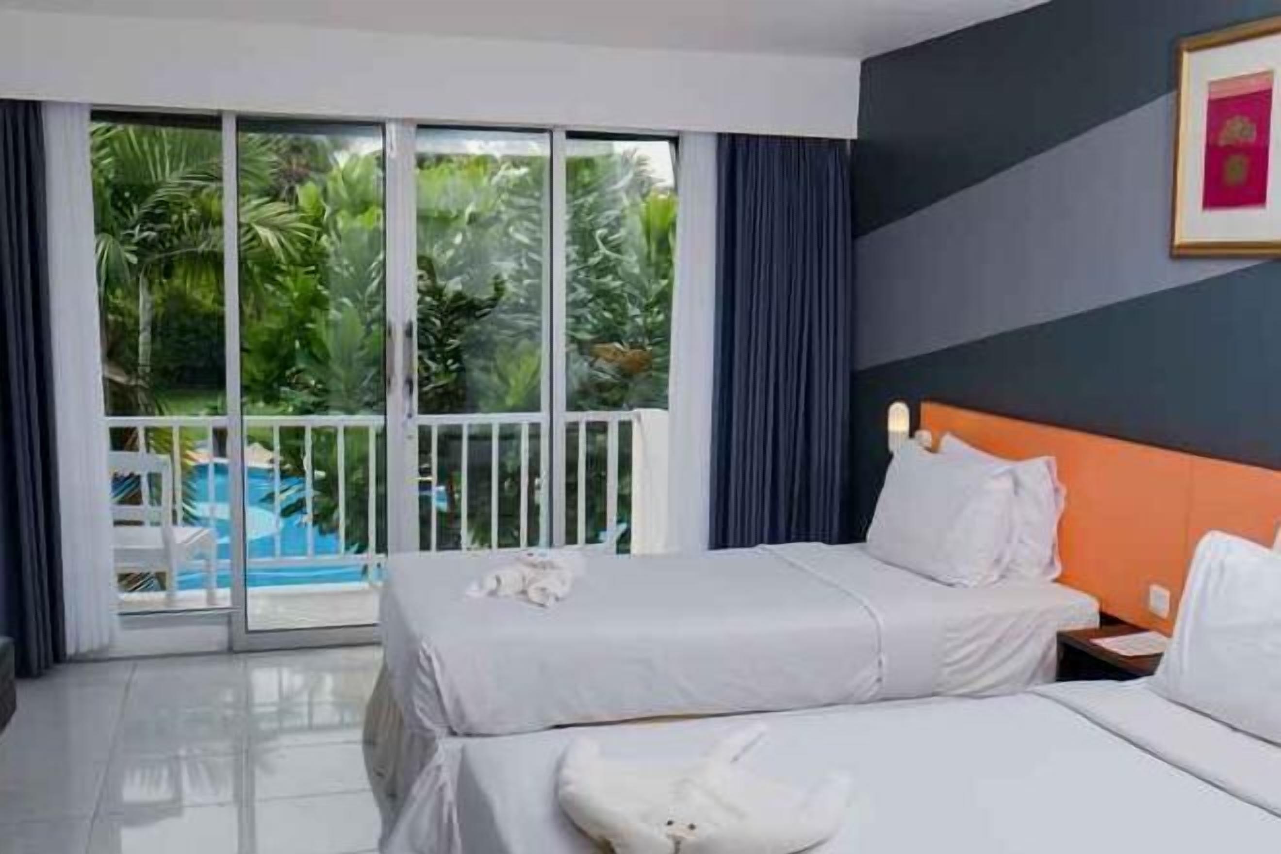 Minibar, escritorio, espacio para trabajar con laptop y wifi gratis 