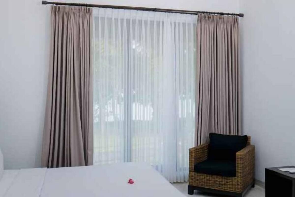 Minibar, desk, laptop workspace, free WiFi