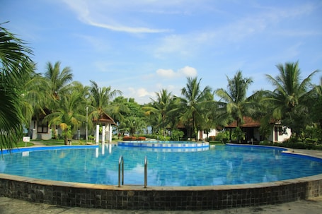 2 piscinas al aire libre