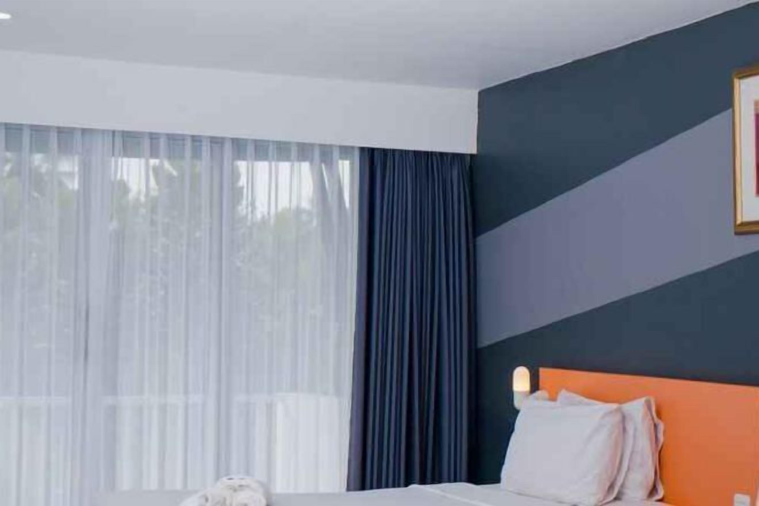 Minibar, escritorio, espacio para trabajar con un portátil y wifi gratis