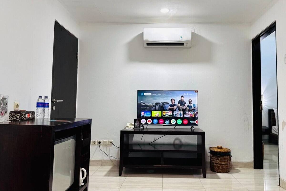 Phòng Suite Junior (Lambur Suite) | Khu phòng khách | TV 32-inch có truyền hình cáp 