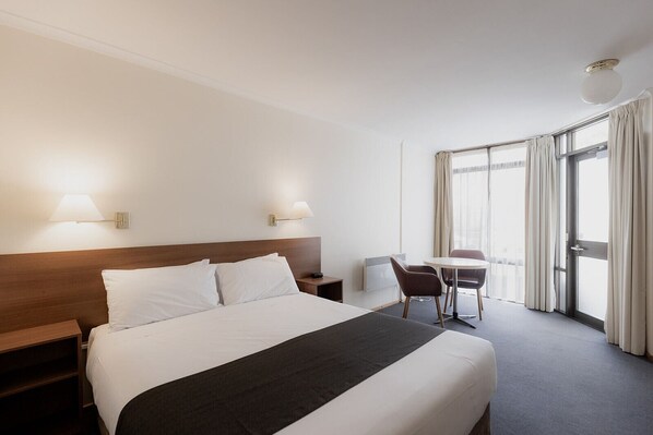 Standard Room | Desk, iron/ironing board, free WiFi, bed sheets - Argyle Motor Lodge (North Hobart)