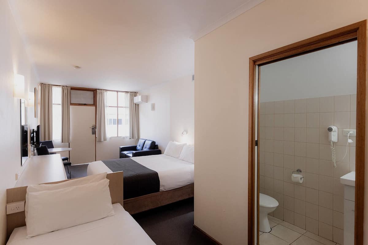 Standard Twin Room | 1 bedroom, desk, iron/ironing board, free WiFi