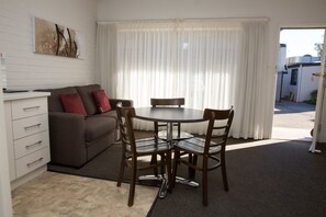 1 Bedroom Apartment | Free WiFi, bed sheets - Centralpoint Motel (Wagga Wagga)