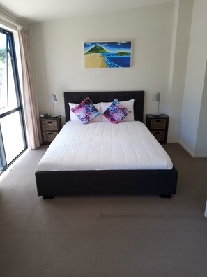 Superior Apartment, 3 Bedrooms, Non Smoking, Kitchen | Iron/ironing board, free WiFi - Atlas Suites And Apartments (Tauranga)