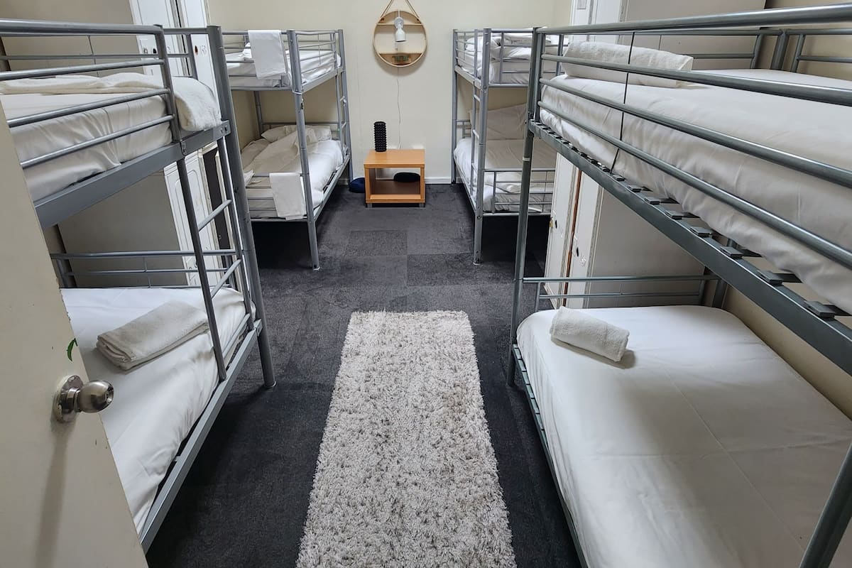 1 slaapkamer, bedden met traagschuimmatras, geluiddichte muren
