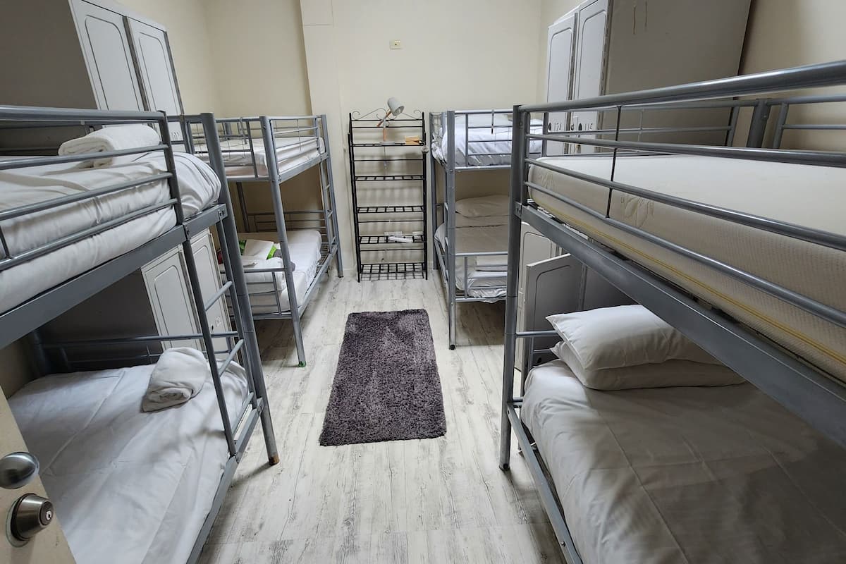 1 slaapkamer, bedden met traagschuimmatras, geluiddichte muren