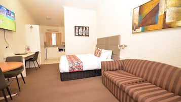 1 bedroom, Egyptian cotton sheets, premium bedding, pillowtop beds