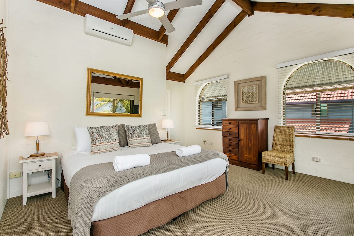 Superior Apartment, 3 Bedrooms, Kitchen | Individually decorated, individually furnished, iron/ironing board