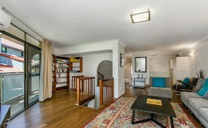 Superior Suite, 3 Bedrooms, Kitchen, Beach View | Living area