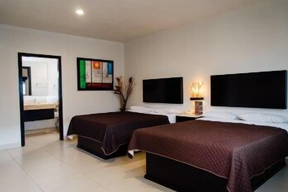 In-room safe, WiFi (free), bed sheets